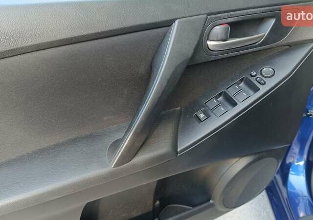 Синий Мазда 3, объемом двигателя 1.6 л и пробегом 227 тыс. км за 6100 $, фото 6 на Automoto.ua