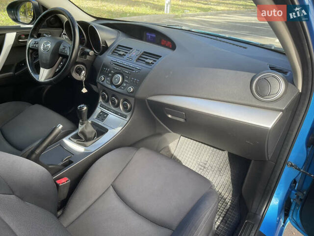 Синий Мазда 3, объемом двигателя 1.6 л и пробегом 224 тыс. км за 6400 $, фото 31 на Automoto.ua