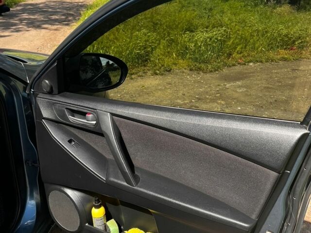 Синий Мазда 3, объемом двигателя 2.2 л и пробегом 201 тыс. км за 6300 $, фото 18 на Automoto.ua
