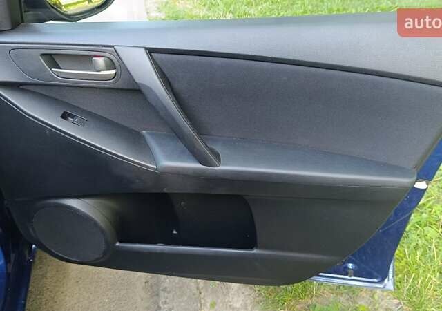 Синий Мазда 3, объемом двигателя 1.6 л и пробегом 227 тыс. км за 6100 $, фото 13 на Automoto.ua