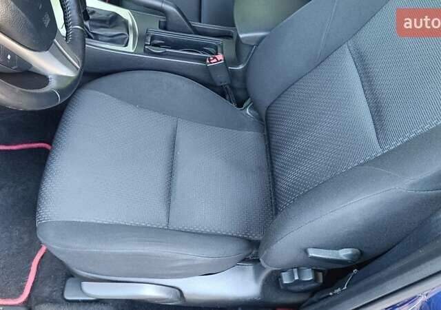 Синий Мазда 3, объемом двигателя 1.6 л и пробегом 227 тыс. км за 6100 $, фото 9 на Automoto.ua