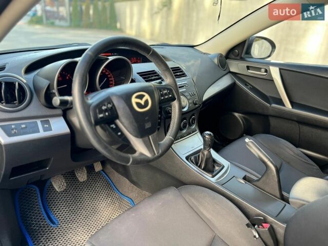 Синий Мазда 3, объемом двигателя 1.56 л и пробегом 202 тыс. км за 4500 $, фото 6 на Automoto.ua