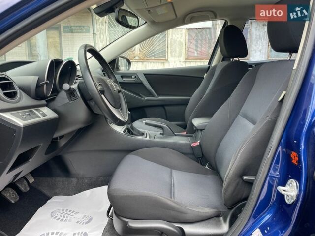 Синий Мазда 3, объемом двигателя 1.6 л и пробегом 200 тыс. км за 8400 $, фото 12 на Automoto.ua