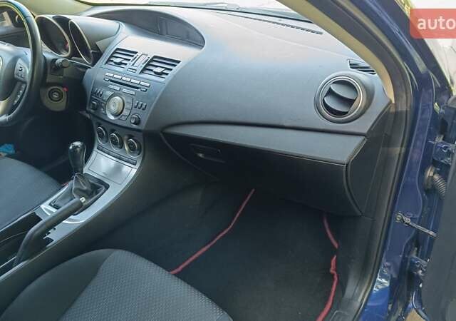 Синій Мазда 3, об'ємом двигуна 1.6 л та пробігом 227 тис. км за 6600 $, фото 12 на Automoto.ua