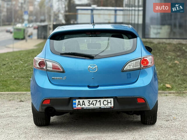 Синій Мазда 3, об'ємом двигуна 1.6 л та пробігом 226 тис. км за 7700 $, фото 5 на Automoto.ua