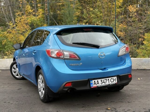 Синий Мазда 3, объемом двигателя 1.6 л и пробегом 227 тыс. км за 7500 $, фото 5 на Automoto.ua