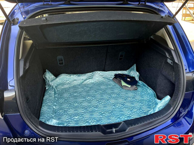 Синий Мазда 3, объемом двигателя 1.6 л и пробегом 147 тыс. км за 7500 $, фото 6 на Automoto.ua