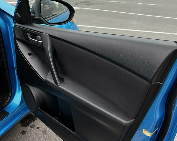 Синий Мазда 3, объемом двигателя 1.6 л и пробегом 208 тыс. км за 8500 $, фото 12 на Automoto.ua
