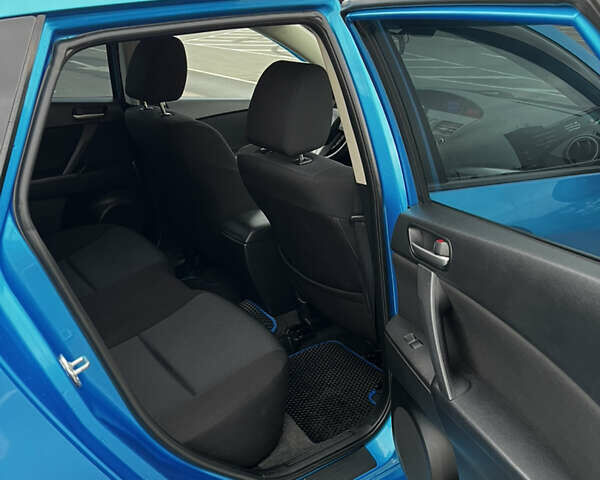Синий Мазда 3, объемом двигателя 1.6 л и пробегом 208 тыс. км за 8500 $, фото 13 на Automoto.ua