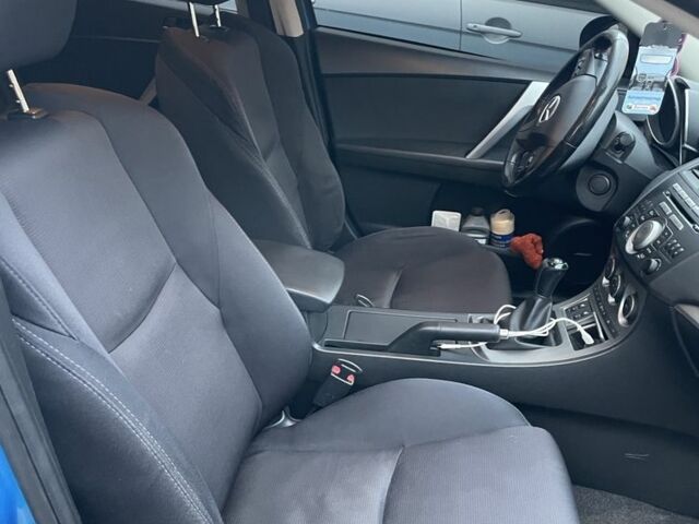 Синій Мазда 3, об'ємом двигуна 2.2 л та пробігом 190 тис. км за 6900 $, фото 9 на Automoto.ua