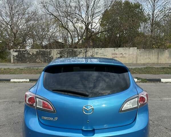 Синий Мазда 3, объемом двигателя 1.6 л и пробегом 180 тыс. км за 8200 $, фото 2 на Automoto.ua