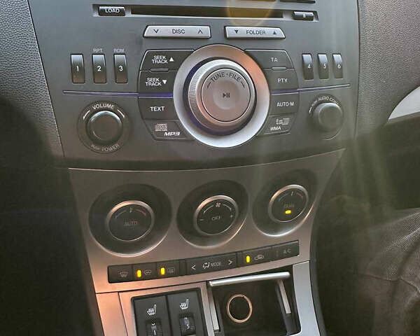 Синій Мазда 3, об'ємом двигуна 2.2 л та пробігом 190 тис. км за 7500 $, фото 13 на Automoto.ua