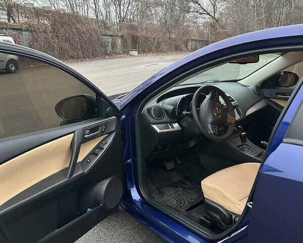 Синий Мазда 3, объемом двигателя 2 л и пробегом 165 тыс. км за 8000 $, фото 5 на Automoto.ua