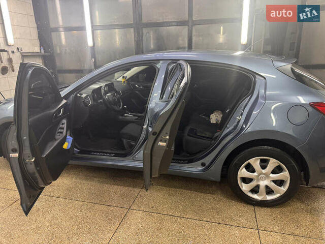 Синий Мазда 3, объемом двигателя 2 л и пробегом 121 тыс. км за 10900 $, фото 4 на Automoto.ua