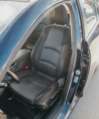 Синий Мазда 3, объемом двигателя 1.5 л и пробегом 128 тыс. км за 12000 $, фото 14 на Automoto.ua
