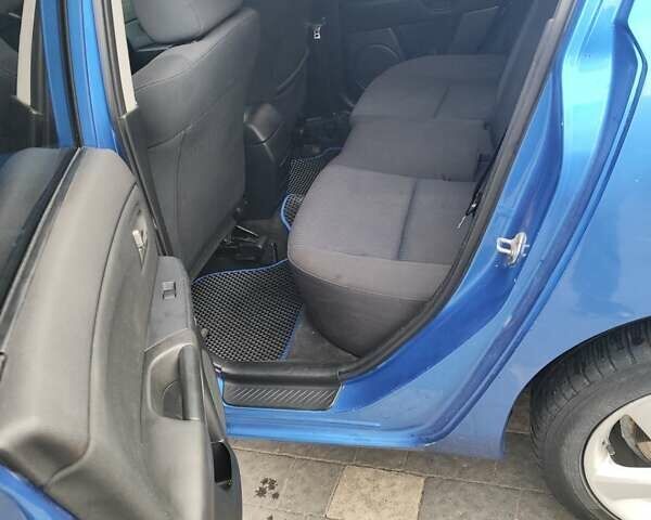 Синий Мазда 3, объемом двигателя 1.6 л и пробегом 240 тыс. км за 3800 $, фото 2 на Automoto.ua