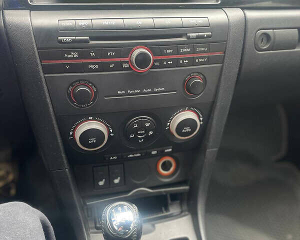 Синій Мазда 3, об'ємом двигуна 1.6 л та пробігом 350 тис. км за 4000 $, фото 10 на Automoto.ua