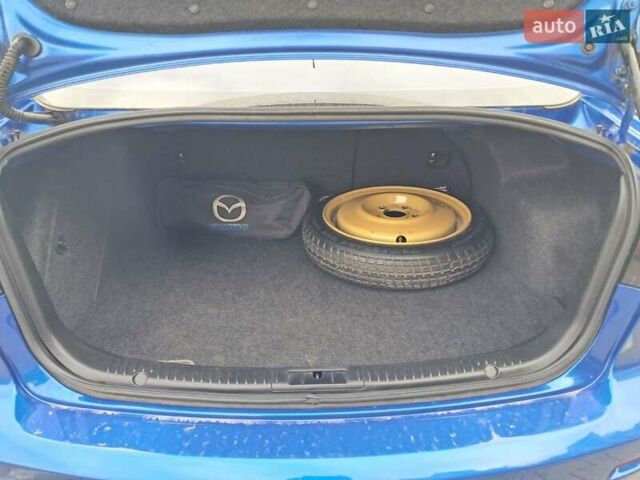 Синий Мазда 3, объемом двигателя 1.6 л и пробегом 185 тыс. км за 6000 $, фото 11 на Automoto.ua