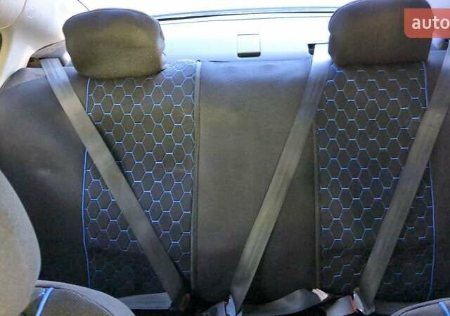 Синий Мазда 3, объемом двигателя 1.56 л и пробегом 270 тыс. км за 4700 $, фото 6 на Automoto.ua