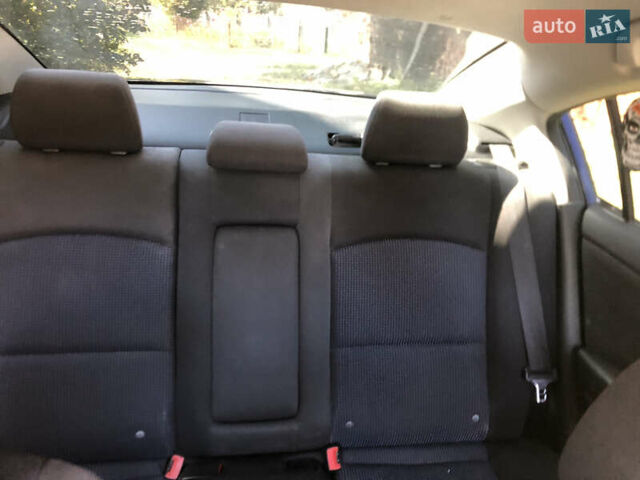 Синий Мазда 3, объемом двигателя 1.6 л и пробегом 175 тыс. км за 3500 $, фото 7 на Automoto.ua