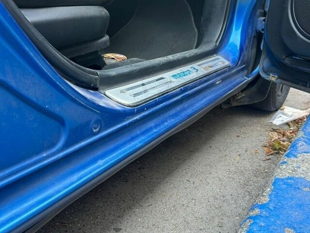 Синий Мазда 3, объемом двигателя 1.6 л и пробегом 250 тыс. км за 2100 $, фото 4 на Automoto.ua