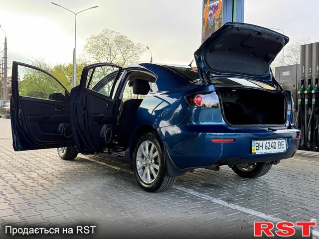 Синий Мазда 3, объемом двигателя 1.6 л и пробегом 85 тыс. км за 8000 $, фото 6 на Automoto.ua