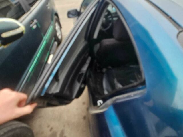 Синій Мазда 3, об'ємом двигуна 1.6 л та пробігом 285 тис. км за 500 $, фото 14 на Automoto.ua