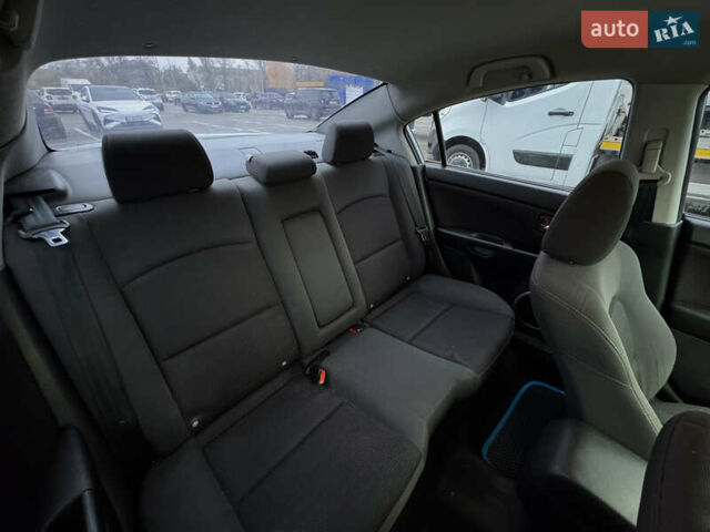Синий Мазда 3, объемом двигателя 1.6 л и пробегом 154 тыс. км за 5500 $, фото 13 на Automoto.ua