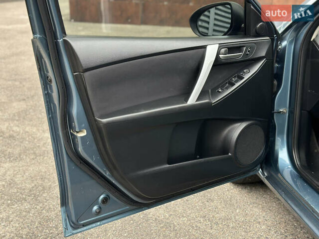 Синий Мазда 3, объемом двигателя 2.5 л и пробегом 319 тыс. км за 6500 $, фото 8 на Automoto.ua