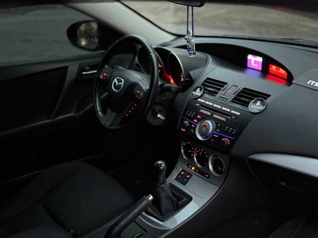 Синий Мазда 3, объемом двигателя 1.6 л и пробегом 228 тыс. км за 5950 $, фото 13 на Automoto.ua