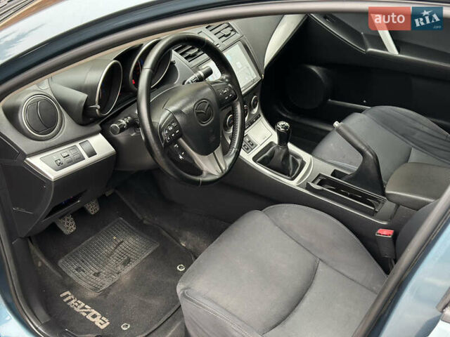 Синий Мазда 3, объемом двигателя 2.5 л и пробегом 319 тыс. км за 6500 $, фото 6 на Automoto.ua
