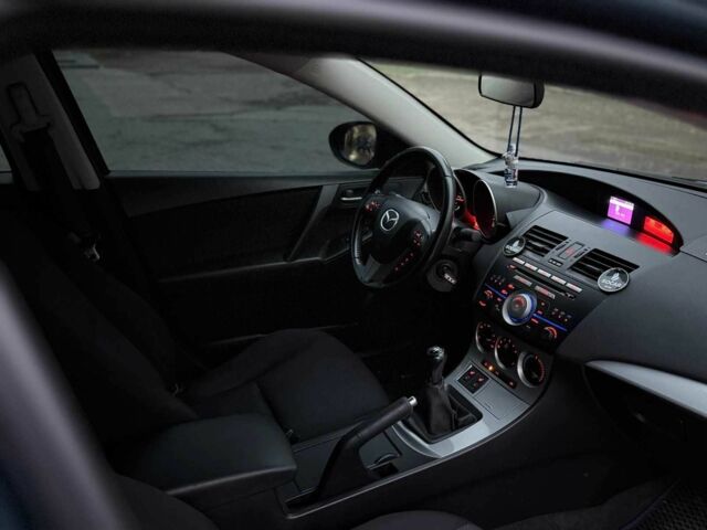 Синий Мазда 3, объемом двигателя 1.6 л и пробегом 228 тыс. км за 5950 $, фото 15 на Automoto.ua