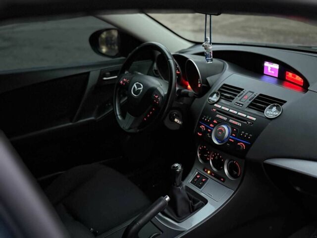 Синий Мазда 3, объемом двигателя 1.6 л и пробегом 228 тыс. км за 5950 $, фото 14 на Automoto.ua