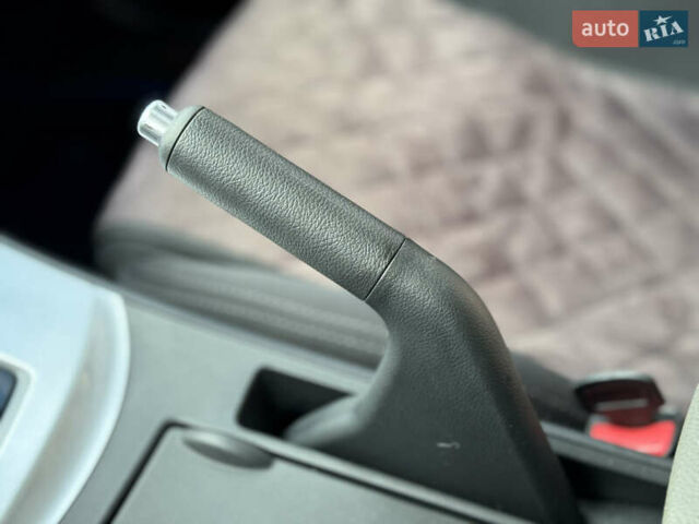Синий Мазда 3, объемом двигателя 1.6 л и пробегом 206 тыс. км за 7500 $, фото 22 на Automoto.ua