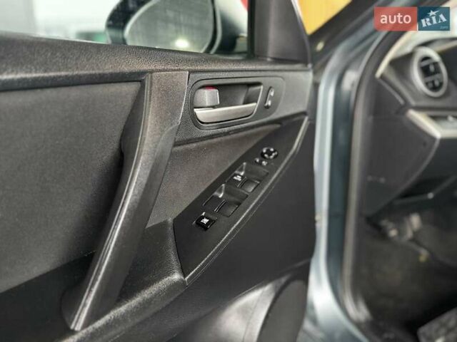 Синій Мазда 3, об'ємом двигуна 2 л та пробігом 141 тис. км за 7599 $, фото 17 на Automoto.ua