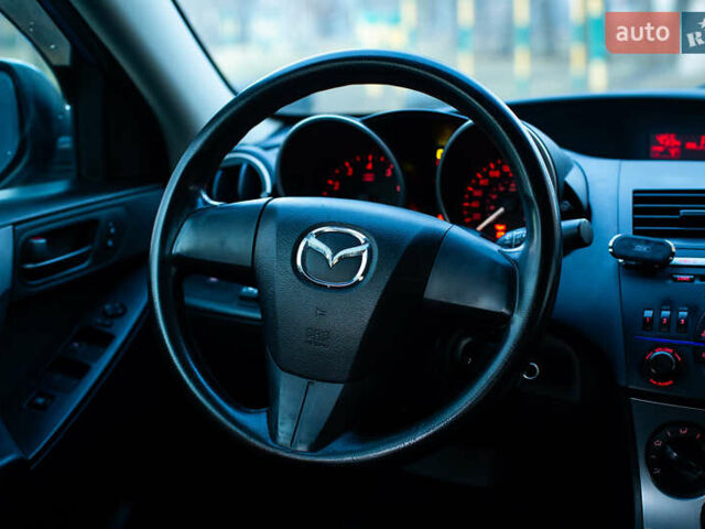 Синій Мазда 3, об'ємом двигуна 2 л та пробігом 178 тис. км за 7150 $, фото 10 на Automoto.ua