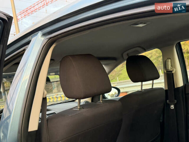 Синий Мазда 3, объемом двигателя 2 л и пробегом 111 тыс. км за 5600 $, фото 12 на Automoto.ua