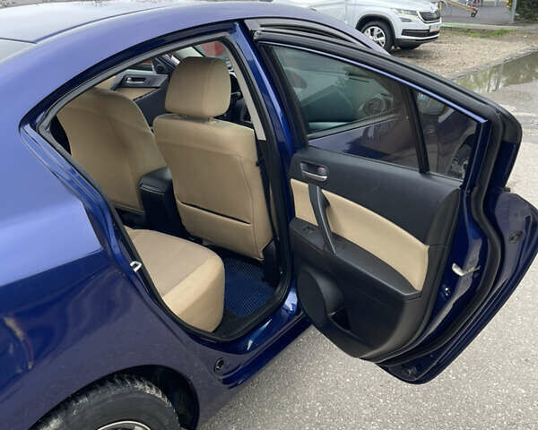 Синий Мазда 3, объемом двигателя 2 л и пробегом 212 тыс. км за 7500 $, фото 8 на Automoto.ua