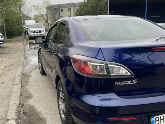Синий Мазда 3, объемом двигателя 2 л и пробегом 212 тыс. км за 7500 $, фото 3 на Automoto.ua