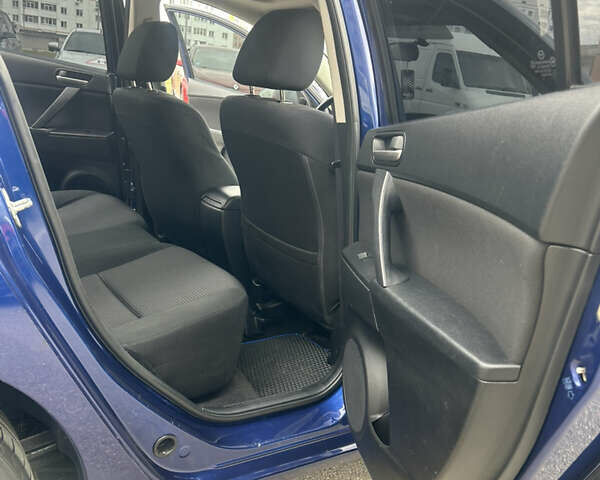 Синий Мазда 3, объемом двигателя 2 л и пробегом 190 тыс. км за 9000 $, фото 11 на Automoto.ua