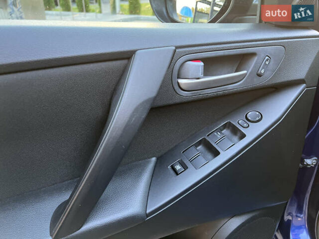 Синій Мазда 3, об'ємом двигуна 2 л та пробігом 180 тис. км за 7800 $, фото 32 на Automoto.ua