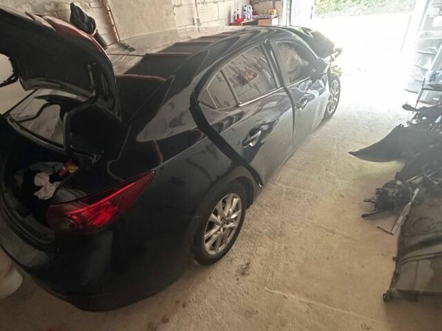 Синий Мазда 3, объемом двигателя 2 л и пробегом 200 тыс. км за 2200 $, фото 10 на Automoto.ua