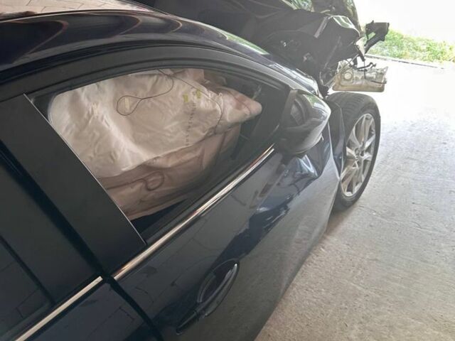 Синий Мазда 3, объемом двигателя 2 л и пробегом 200 тыс. км за 2200 $, фото 15 на Automoto.ua