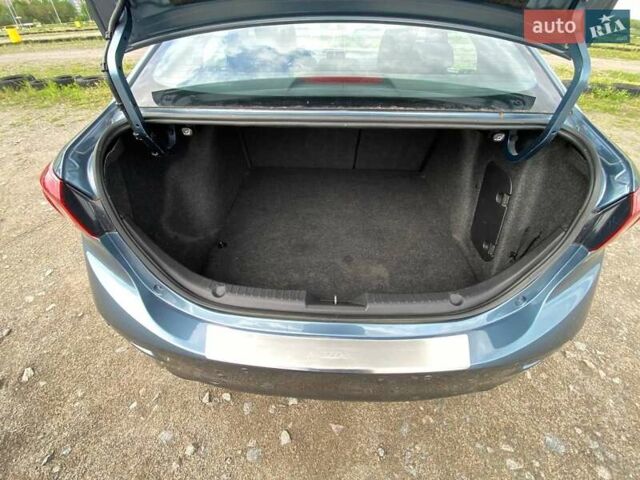 Синий Мазда 3, объемом двигателя 1.5 л и пробегом 135 тыс. км за 9850 $, фото 4 на Automoto.ua