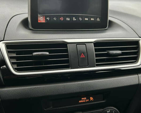 Синий Мазда 3, объемом двигателя 2 л и пробегом 171 тыс. км за 8999 $, фото 2 на Automoto.ua