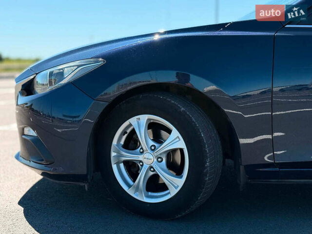 Синий Мазда 3, объемом двигателя 1.6 л и пробегом 141 тыс. км за 9440 $, фото 4 на Automoto.ua