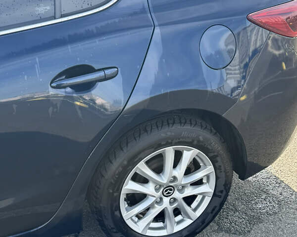 Синий Мазда 3, объемом двигателя 1.5 л и пробегом 187 тыс. км за 12000 $, фото 2 на Automoto.ua