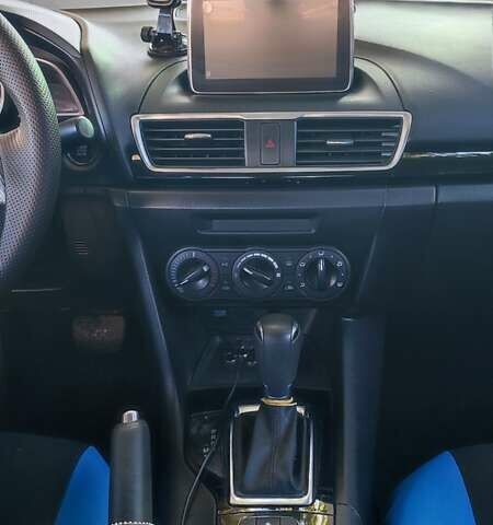 Синий Мазда 3, объемом двигателя 2 л и пробегом 183 тыс. км за 11000 $, фото 2 на Automoto.ua