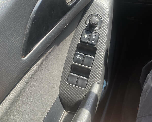 Синій Мазда 3, об'ємом двигуна 1.6 л та пробігом 74 тис. км за 11000 $, фото 9 на Automoto.ua