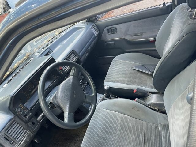 Синий Мазда 3, объемом двигателя 1.8 л и пробегом 300 тыс. км за 850 $, фото 4 на Automoto.ua